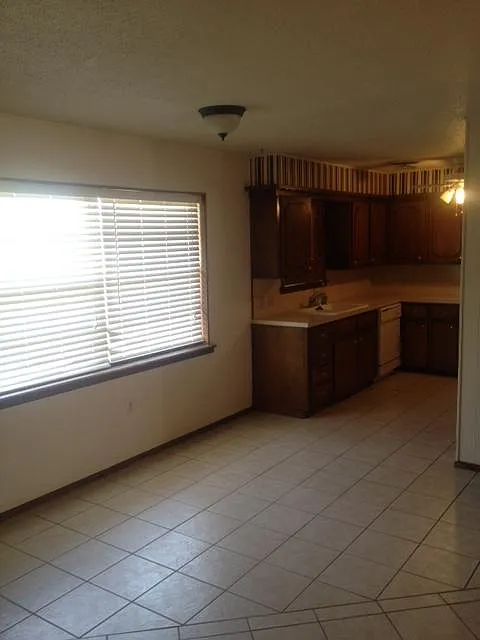 3 bed, 1548 sqft, $1,400 — Photo 4
