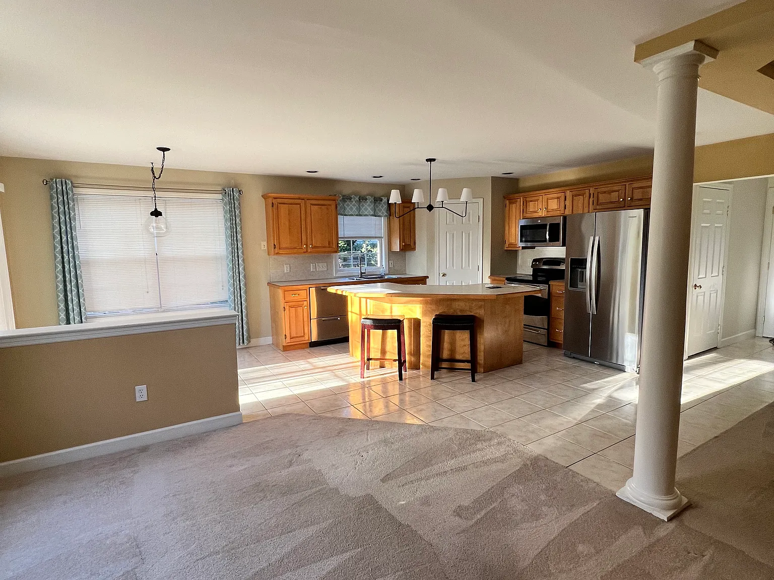 3 bed, 2025 sqft, $2,500 — Photo 2