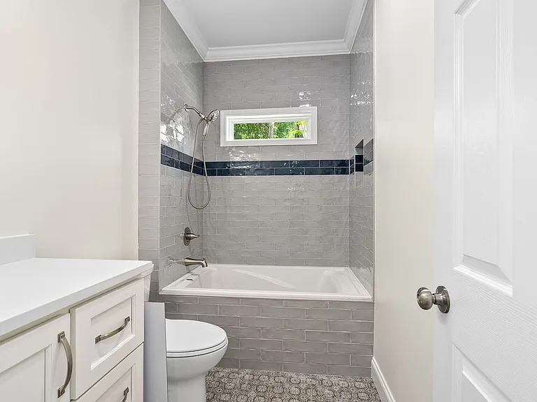 327 Byrd St — Photo 14