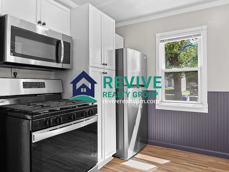 1774 College Ave — Photo 5