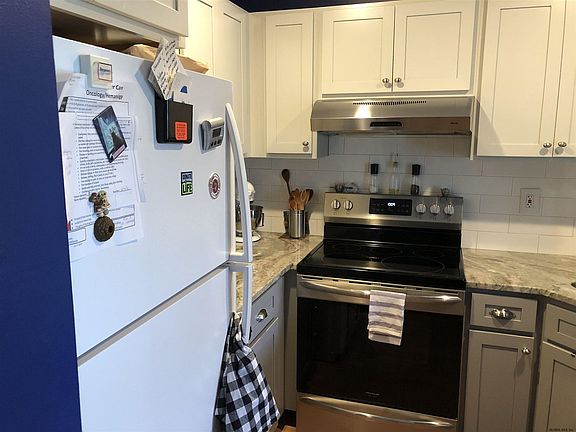 3rd image of 13 Ziemke Farm Ln