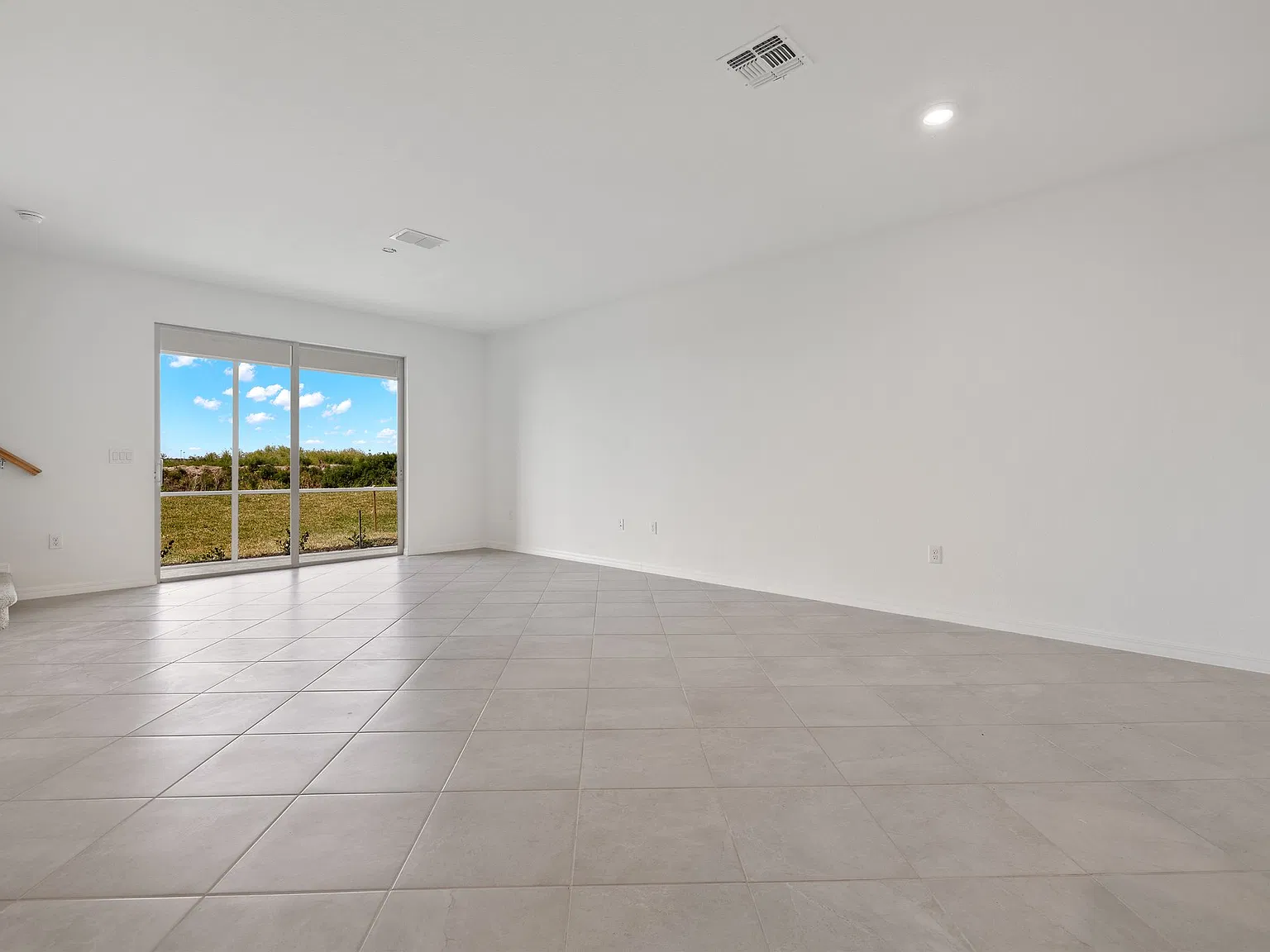 3 bed, 2.5 bath, 1879 sqft, $2,350 — Photo 2