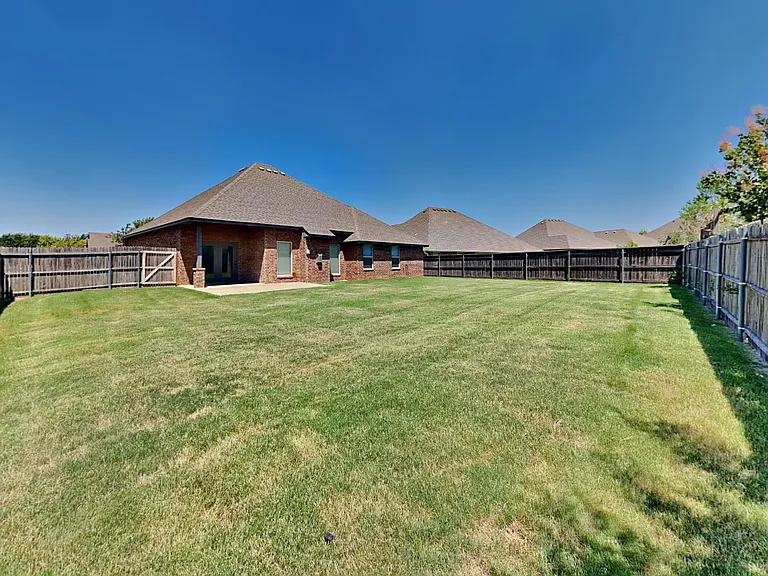 5720 Saint James Pl — Photo 22