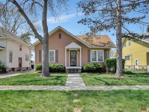 3933 Touzalin Ave, Lincoln, NE 68507