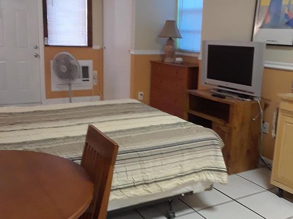 5th image of 417 Sunset Dr #2