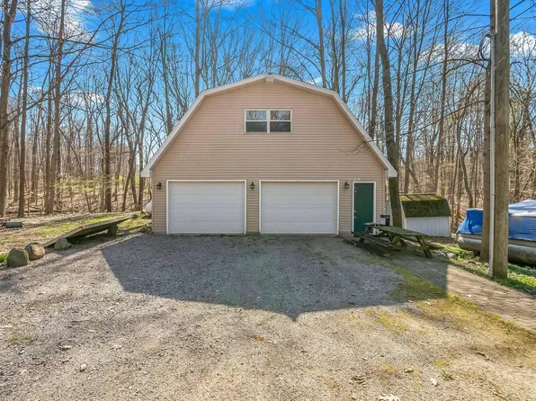 3549 Majestic Ct, Hillsdale, MI 49242