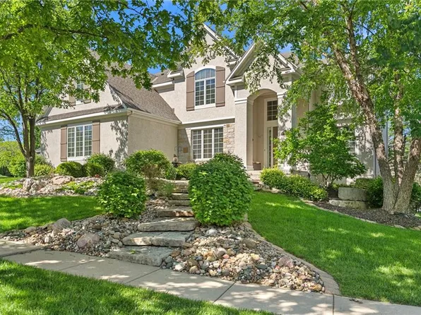 5314 W 164th Pl, Overland Park, KS 66085