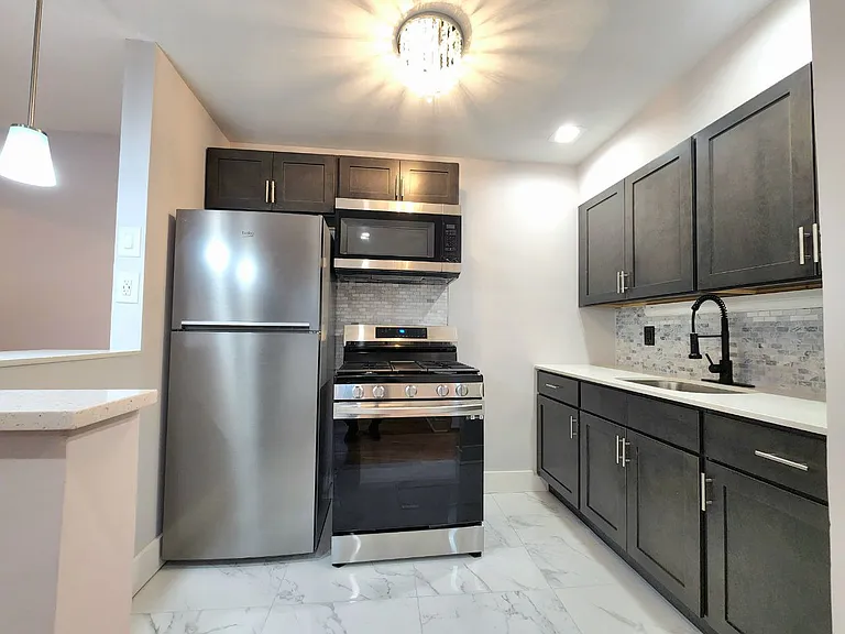 96 Forest Hill Pkwy #65M — Photo 2
