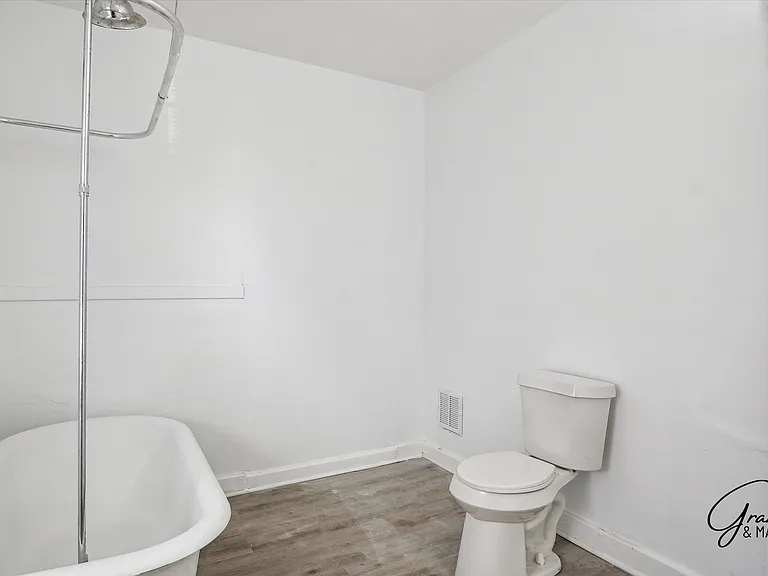 64 Glendale St — Photo 15