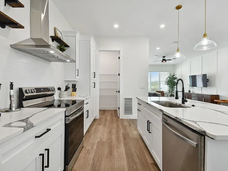 121 E Warren Ave #4 — Photo 20