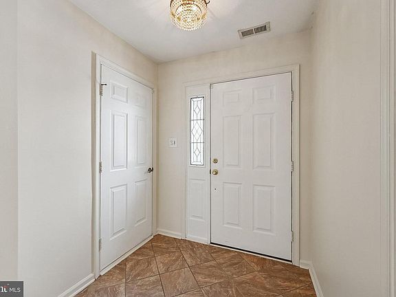 2nd image of 7 Drake Ct