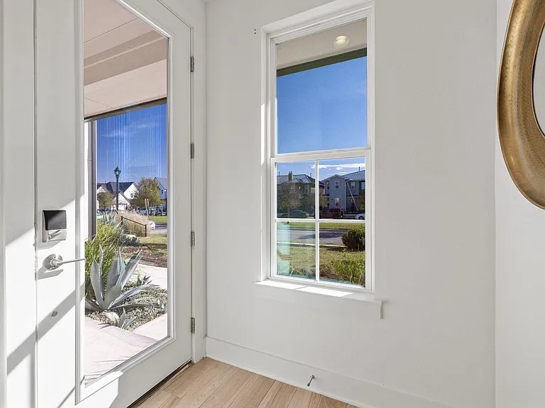 2508 Simond Ave #C — Photo 2