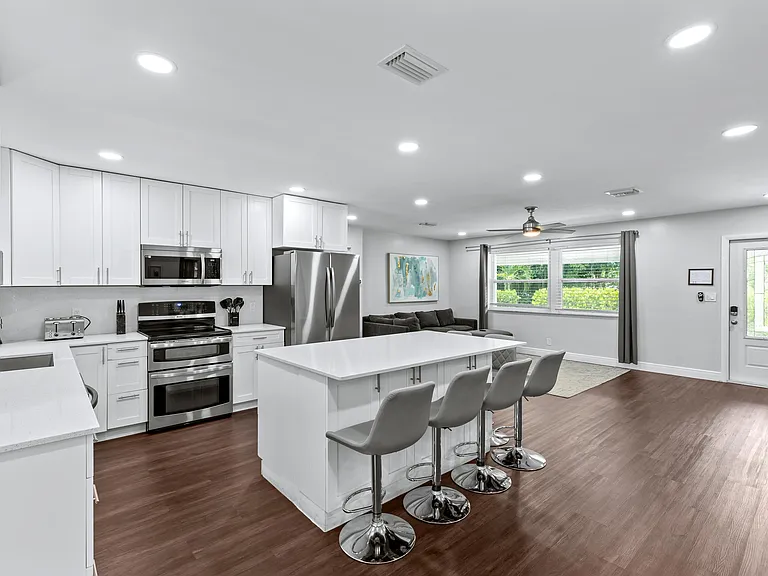 1800 NE 28th Ave — Photo 7