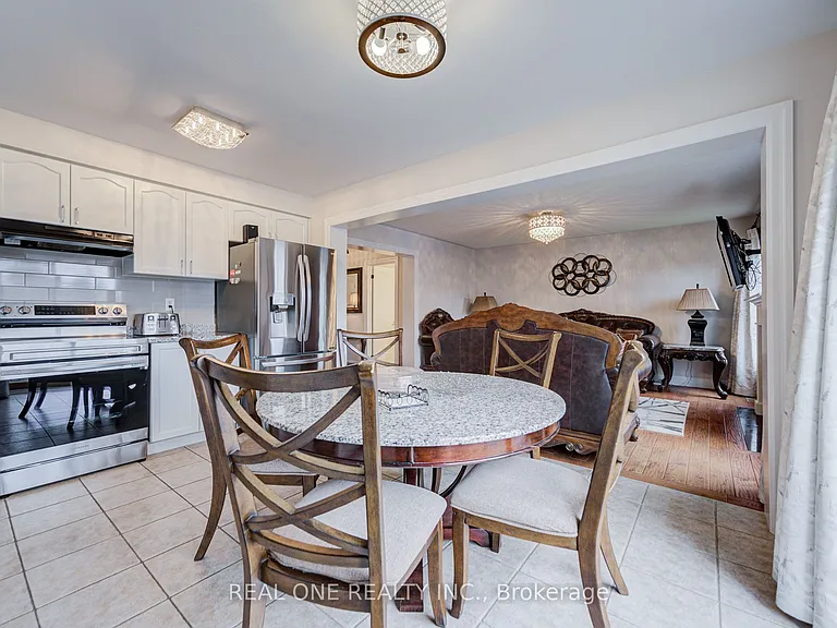 27 Cranston St #UPPER — Photo 10