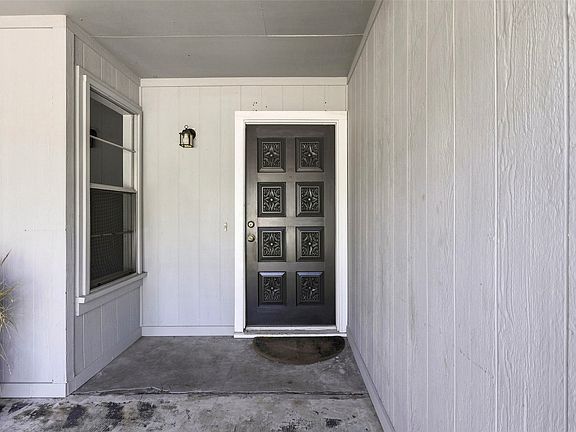 5th image of 213 San Jacinto St