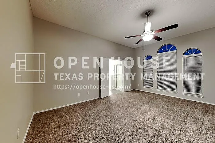 6704 Catalpa Trl — Photo 9