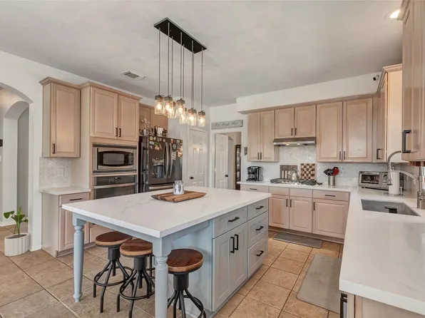 6919 S Gold River Cir, Missouri City, TX 77459