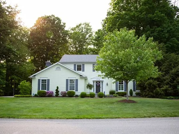 7270 Springside Dr, Fairview, PA 16415