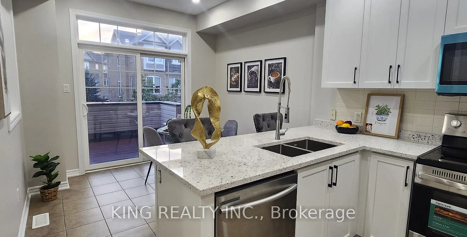 4 bed, $2,900 — Photo 1