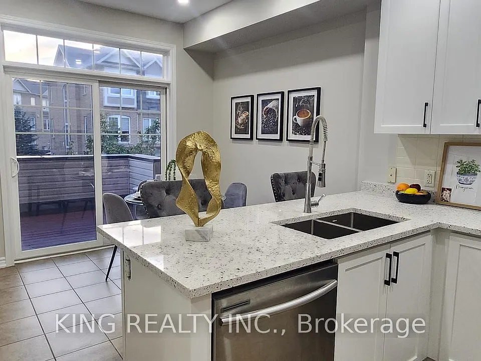 86 Magdalene Cres S