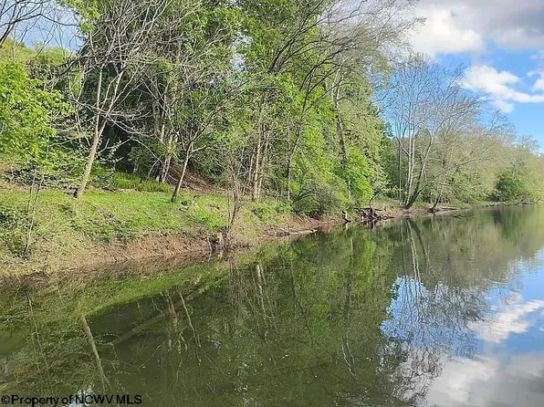 34 Sandy Beach Rd, Fairmont, WV 26554