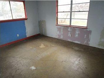 4th image of 8495 Meadow Parkway Dr