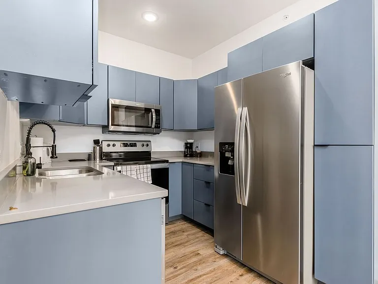 595 E Broad St — Photo 15