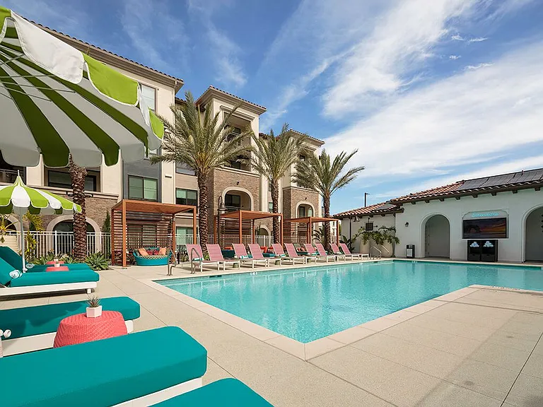 CALIXA Apartment Homes — Photo 18