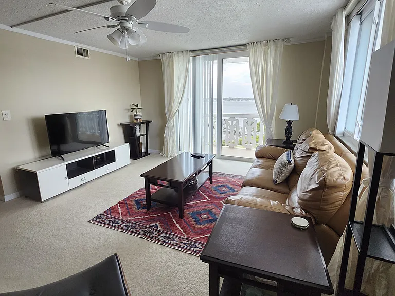 925 N Halifax Ave #303 — Photo 23
