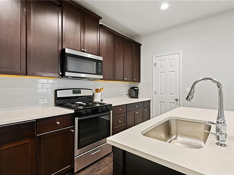 5308 Golden Canary Ln — Photo 8