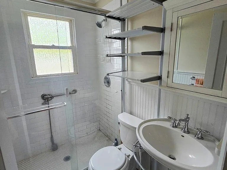 2211 Bernard St — Photo 16