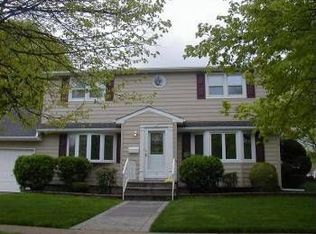 2 Elise Ln, Farmingdale, NY 11735