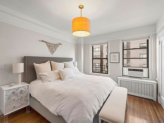 4th image of 150 E 93rd St APT 8A
