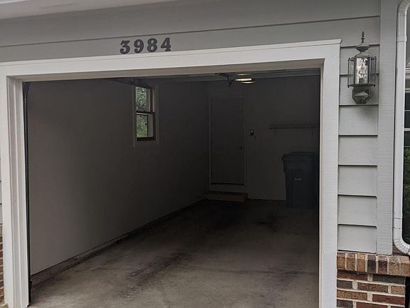 3rd image of 3984 Blackstone Ave