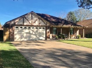 61 Alexander Ct, Angleton, TX 77515