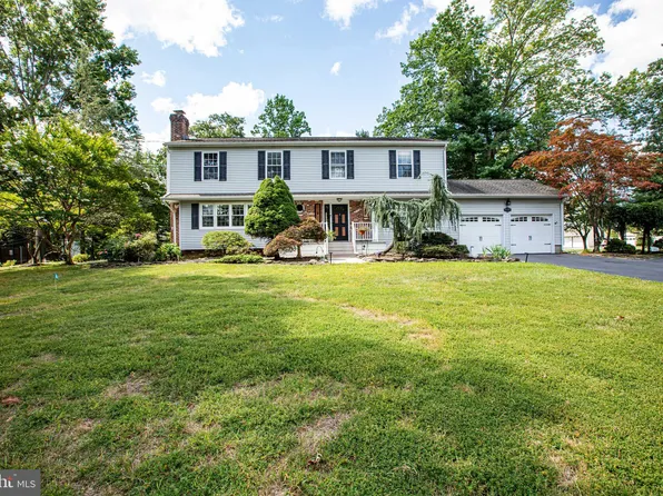2 Stanford Ct, East Windsor, NJ 08520