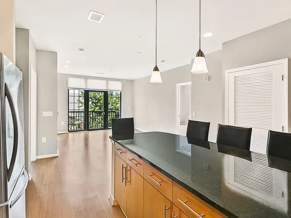 444 W Broad St Unit 327, Falls Church, VA 22046