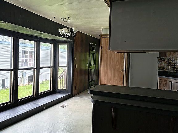 5th image of 59 W Iris St