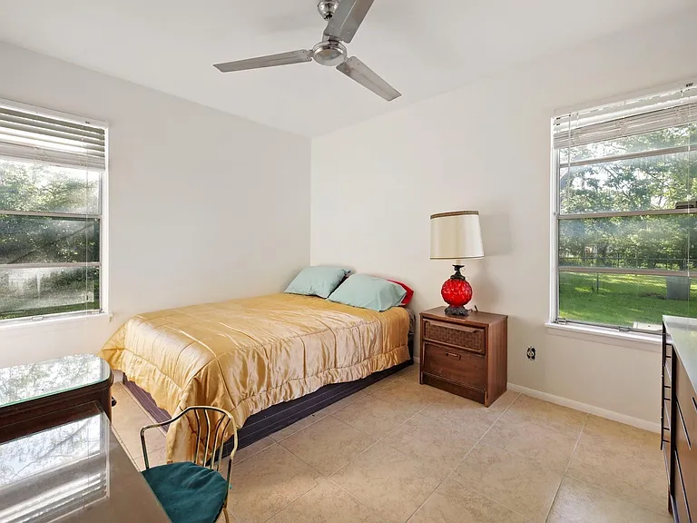 2202 Towbridge Cir — Photo 15