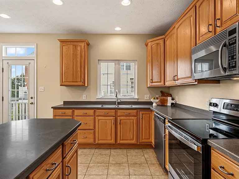 208 Village Pl — Photo 15