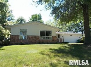 1424 Debbie Ln, Macomb, IL 61455
