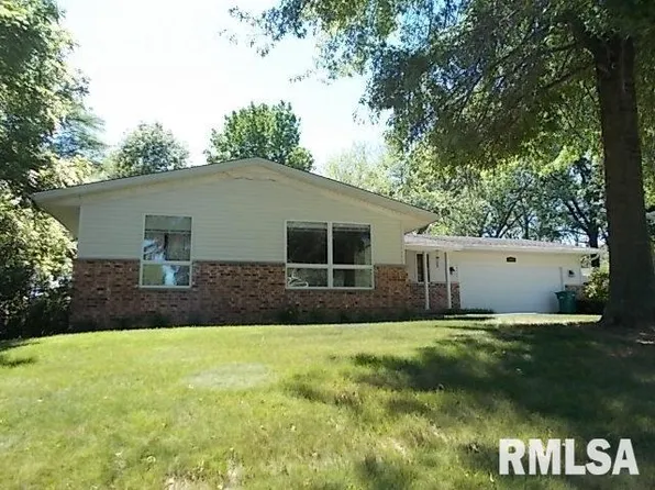 1424 Debbie Ln, Macomb, IL 61455