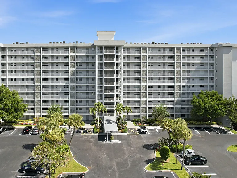 4015 W Palm Aire Dr #1001 — Photo 34