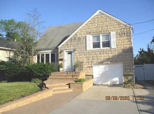 690 Arthur St, Baldwin, NY 11510