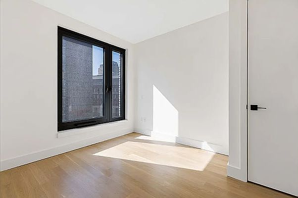 1st image of 260 Gold St APT 815