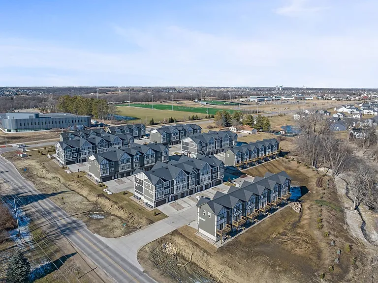 Launch Townhomes — Photo 16