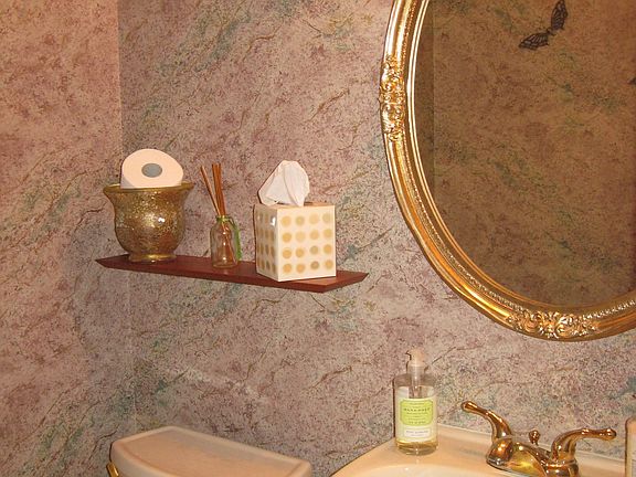 1/2 bath (off foyer)