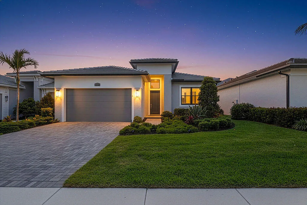 3 bed, 2.0 bath, 1968 sqft, $3,495 — Photo 2
