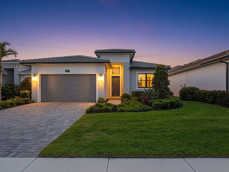 11338 SW Pietra Way — Photo 2
