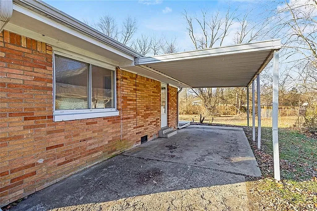 3 bed, 950 sqft, $1,300 — Photo 2